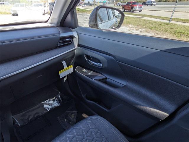 Photo of 2025 Canyon Bronze Metallic Nissan Kicks