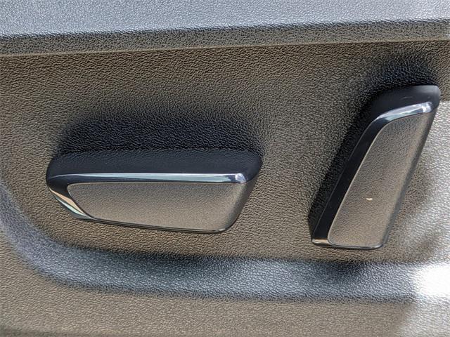 Photo of 2025 Aspen White Tricoat/Super Black Nissan Armada