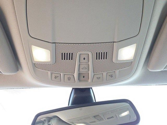 Photo of 2020 White Platinum Metallic Tri-Coat Ford Fusion