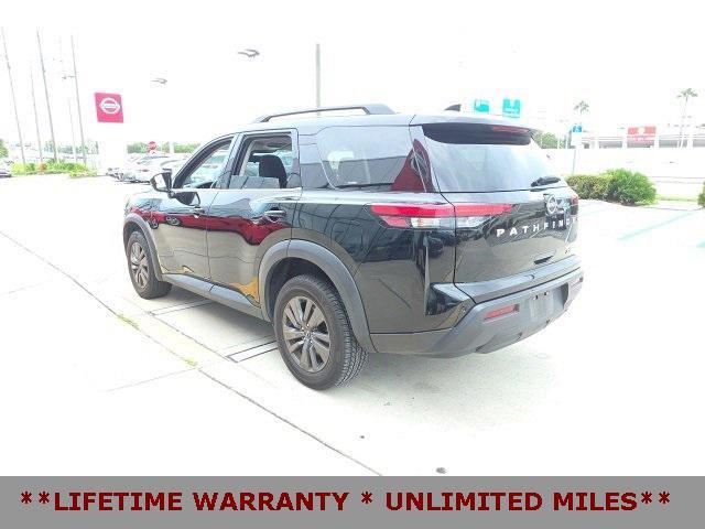 Photo of 2023 Super Black Nissan Pathfinder