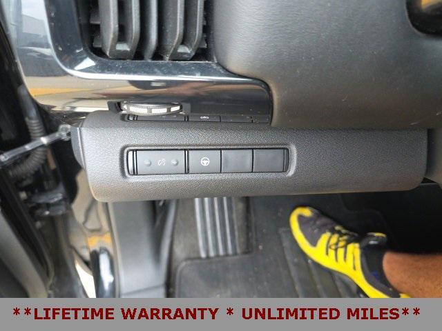 Photo of 2023 Super Black Nissan Pathfinder