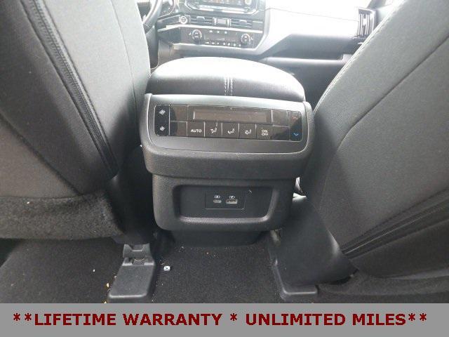 Photo of 2023 Super Black Nissan Pathfinder