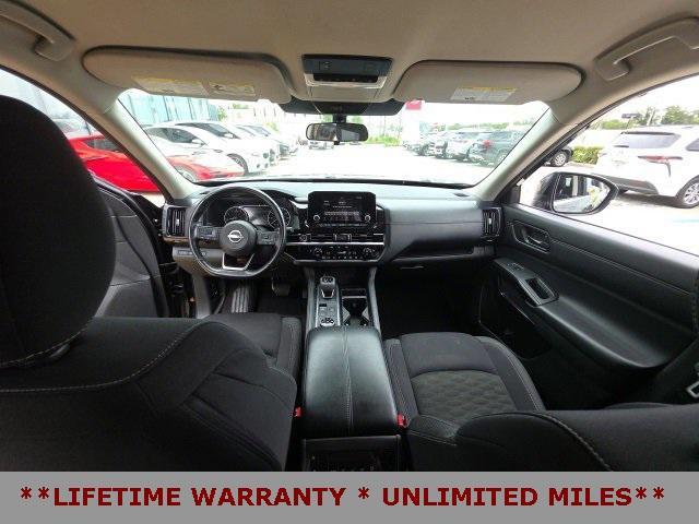 Photo of 2023 Super Black Nissan Pathfinder