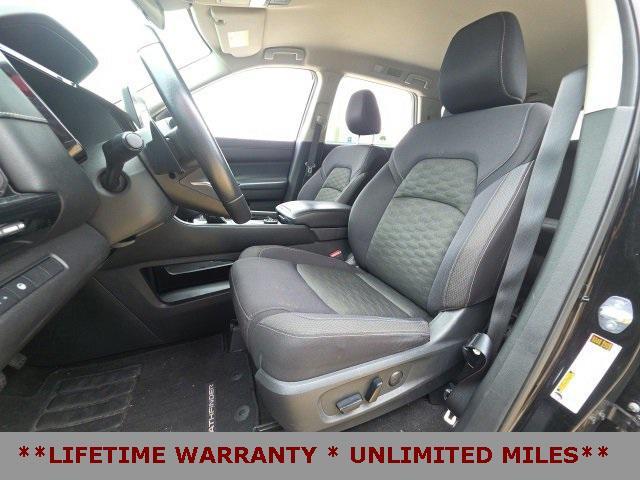 Photo of 2023 Super Black Nissan Pathfinder