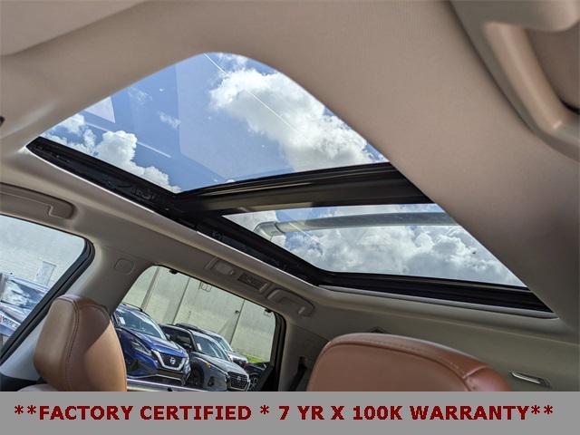 Photo of 2022 Pearl White Tricoat Nissan Pathfinder