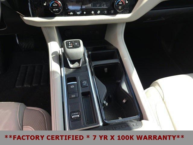 Photo of 2023 Super Black Nissan Pathfinder