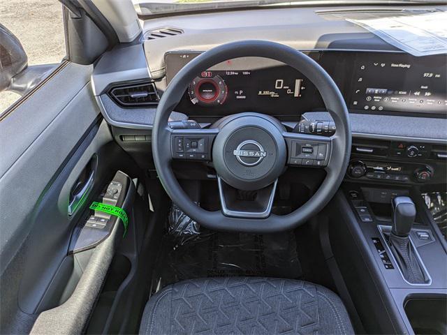 Photo of 2026 Gun Metallic Nissan Kicks