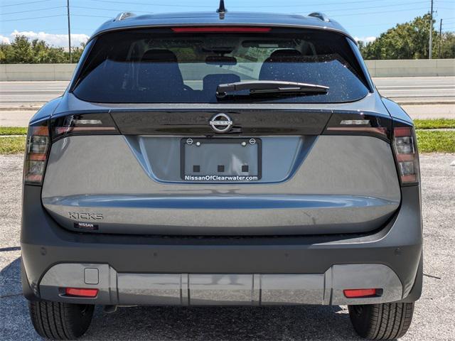 Photo of 2026 Gun Metallic Nissan Kicks