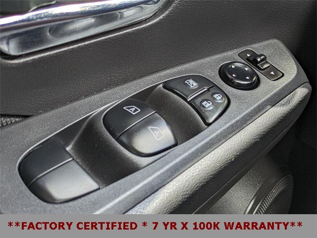 Photo of 2024 Boulder Gray Pearl Nissan Kicks