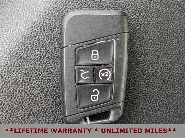 Photo of 2024 Platinum Gray Metallic Volkswagen Jetta
