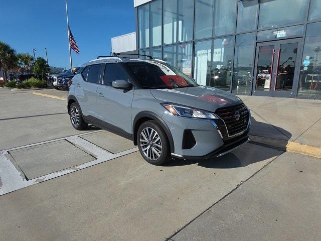 Photo of 2024 Boulder Gray Pearl Nissan Kicks