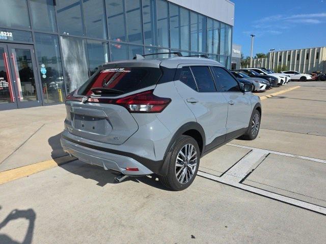 Photo of 2024 Boulder Gray Pearl Nissan Kicks