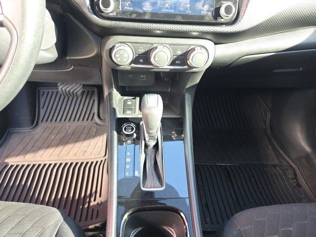 Photo of 2024 Boulder Gray Pearl Nissan Kicks