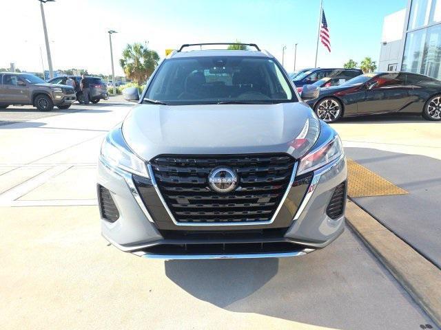 Photo of 2024 Boulder Gray Pearl Nissan Kicks