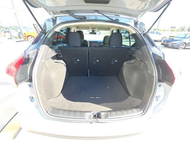 Photo of 2024 Boulder Gray Pearl Nissan Kicks