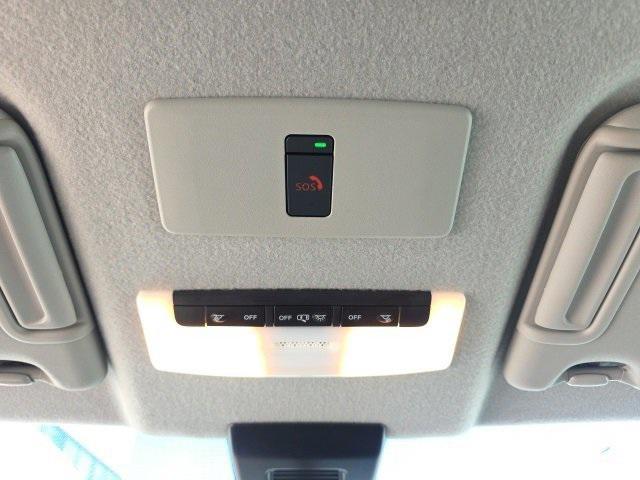 Photo of 2024 Boulder Gray Pearl Nissan Kicks