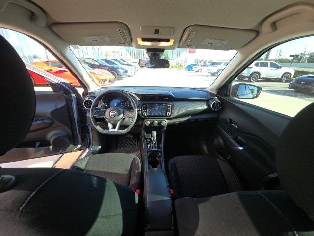 Photo of 2024 Boulder Gray Pearl Nissan Kicks
