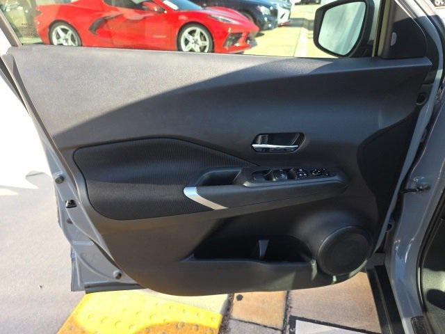 Photo of 2024 Boulder Gray Pearl Nissan Kicks