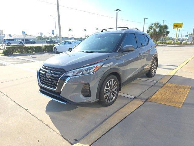 Photo of 2024 Boulder Gray Pearl Nissan Kicks