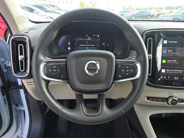 Photo of 2024 Crystal White Metallic Volvo XC40
