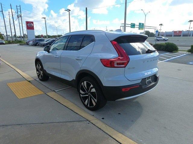 Photo of 2024 Crystal White Metallic Volvo XC40