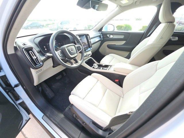 Photo of 2024 Crystal White Metallic Volvo XC40
