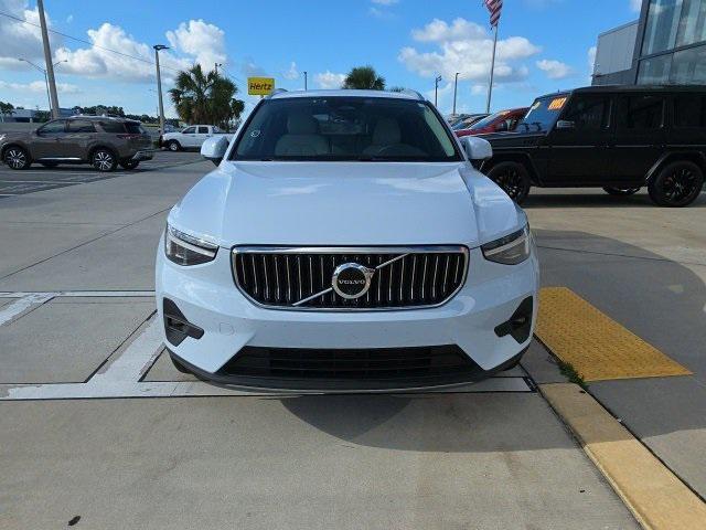 Photo of 2024 Crystal White Metallic Volvo XC40