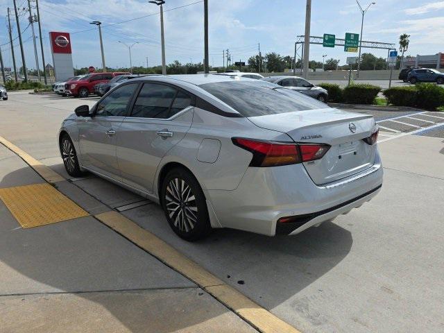 Photo of 2023 Brilliant Silver Metallic Nissan Altima