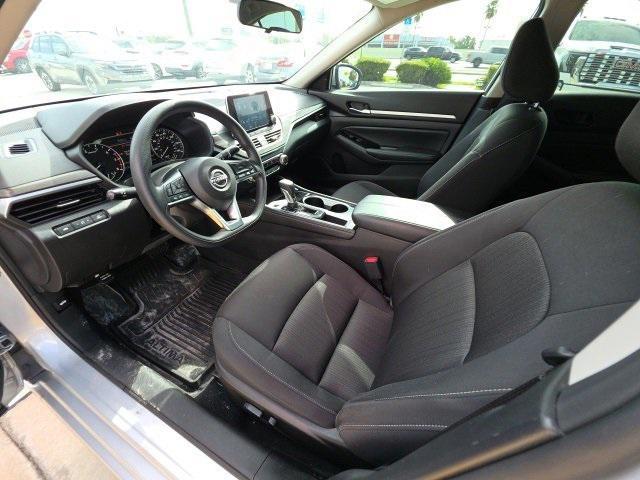Photo of 2023 Brilliant Silver Metallic Nissan Altima