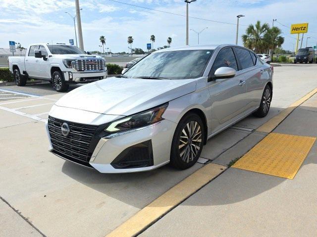 Photo of 2023 Brilliant Silver Metallic Nissan Altima
