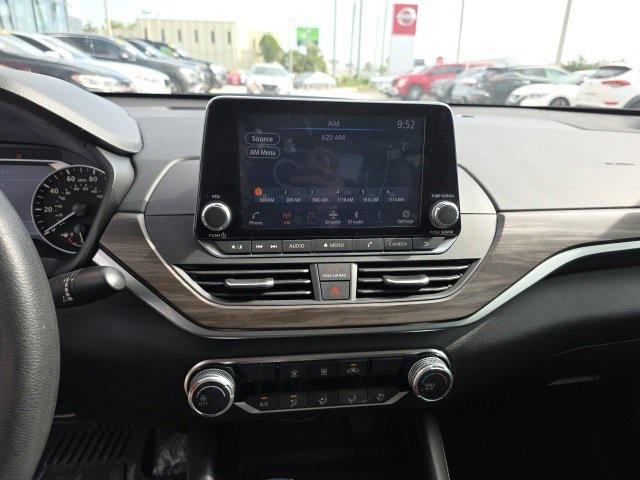 Photo of 2023 Brilliant Silver Metallic Nissan Altima