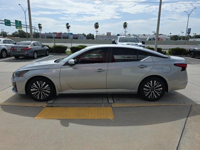 Photo of 2023 Brilliant Silver Metallic Nissan Altima