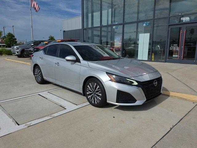 Photo of 2023 Brilliant Silver Metallic Nissan Altima