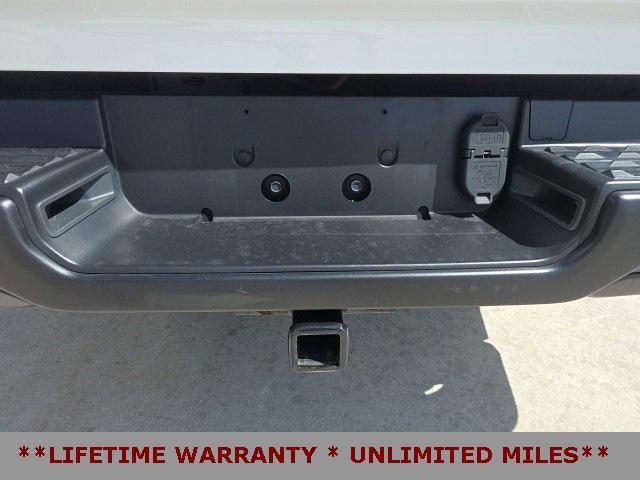 Photo of 2022 Bright White Clearcoat RAM 1500