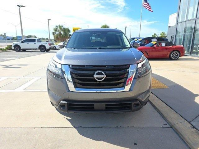 Photo of 2025 Gun Metallic Nissan Pathfinder