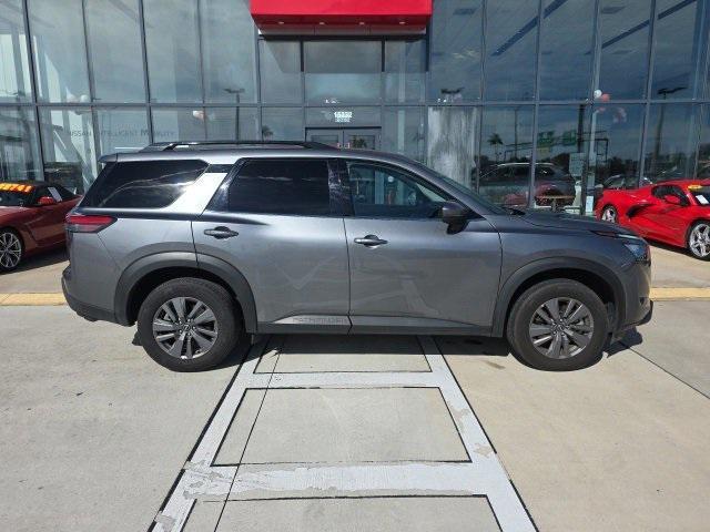 Photo of 2025 Gun Metallic Nissan Pathfinder