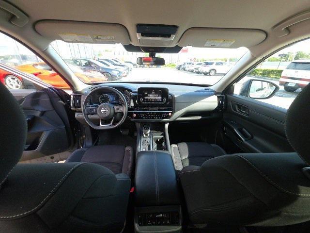 Photo of 2025 Gun Metallic Nissan Pathfinder