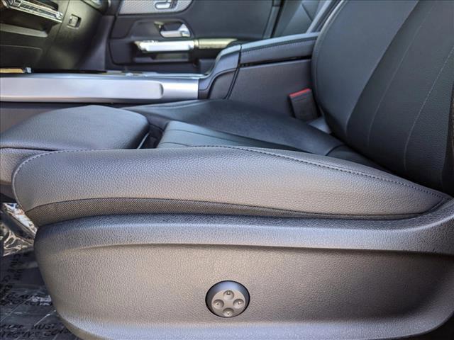 Photo of 2024 Night Black Mercedes-Benz GLB 250