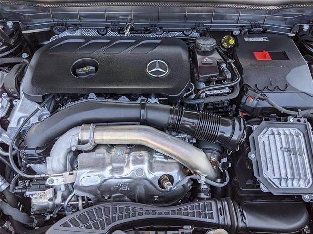 Photo of 2024 Night Black Mercedes-Benz GLB 250