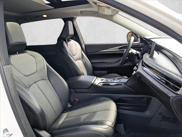 Photo of 2022 Majestic White INFINITI QX60