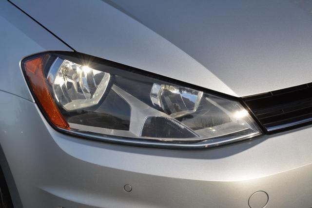 Photo of 2016 Reflex Silver Metallic Volkswagen Golf SportWagen
