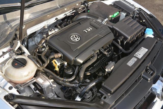 Photo of 2016 Reflex Silver Metallic Volkswagen Golf SportWagen