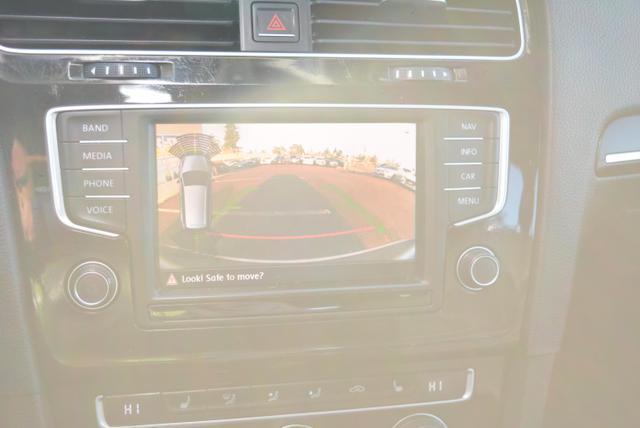 Photo of 2016 Reflex Silver Metallic Volkswagen Golf SportWagen