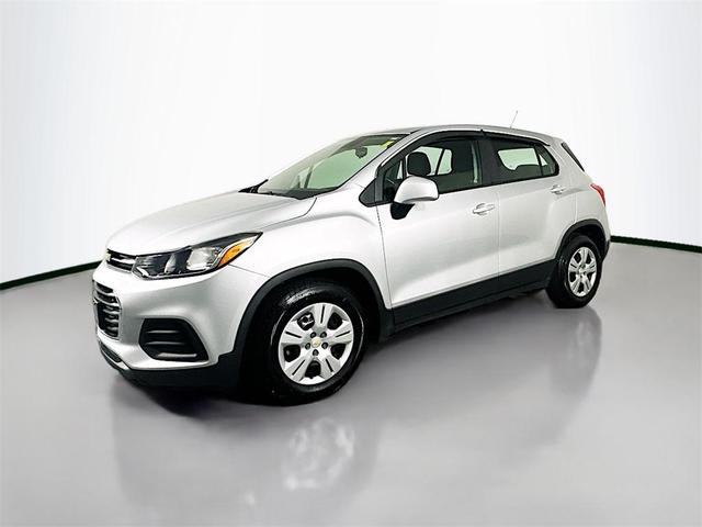 Photo of 2018 Silver Ice Metallic Chevrolet Trax