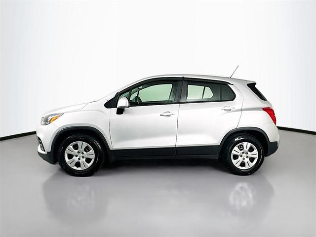 Photo of 2018 Silver Ice Metallic Chevrolet Trax