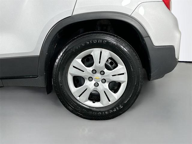 Photo of 2018 Silver Ice Metallic Chevrolet Trax