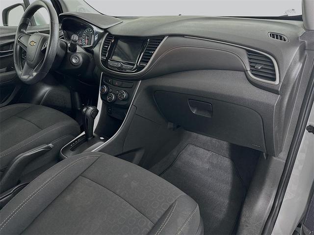 Photo of 2018 Silver Ice Metallic Chevrolet Trax