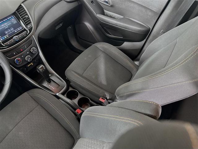 Photo of 2018 Silver Ice Metallic Chevrolet Trax