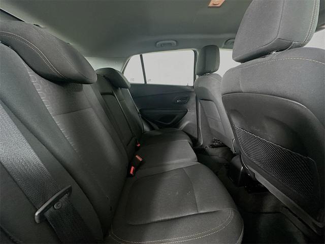 Photo of 2018 Silver Ice Metallic Chevrolet Trax