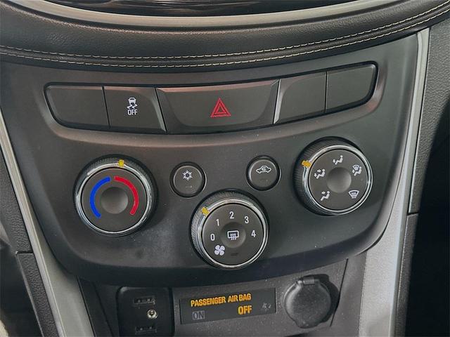 Photo of 2018 Silver Ice Metallic Chevrolet Trax